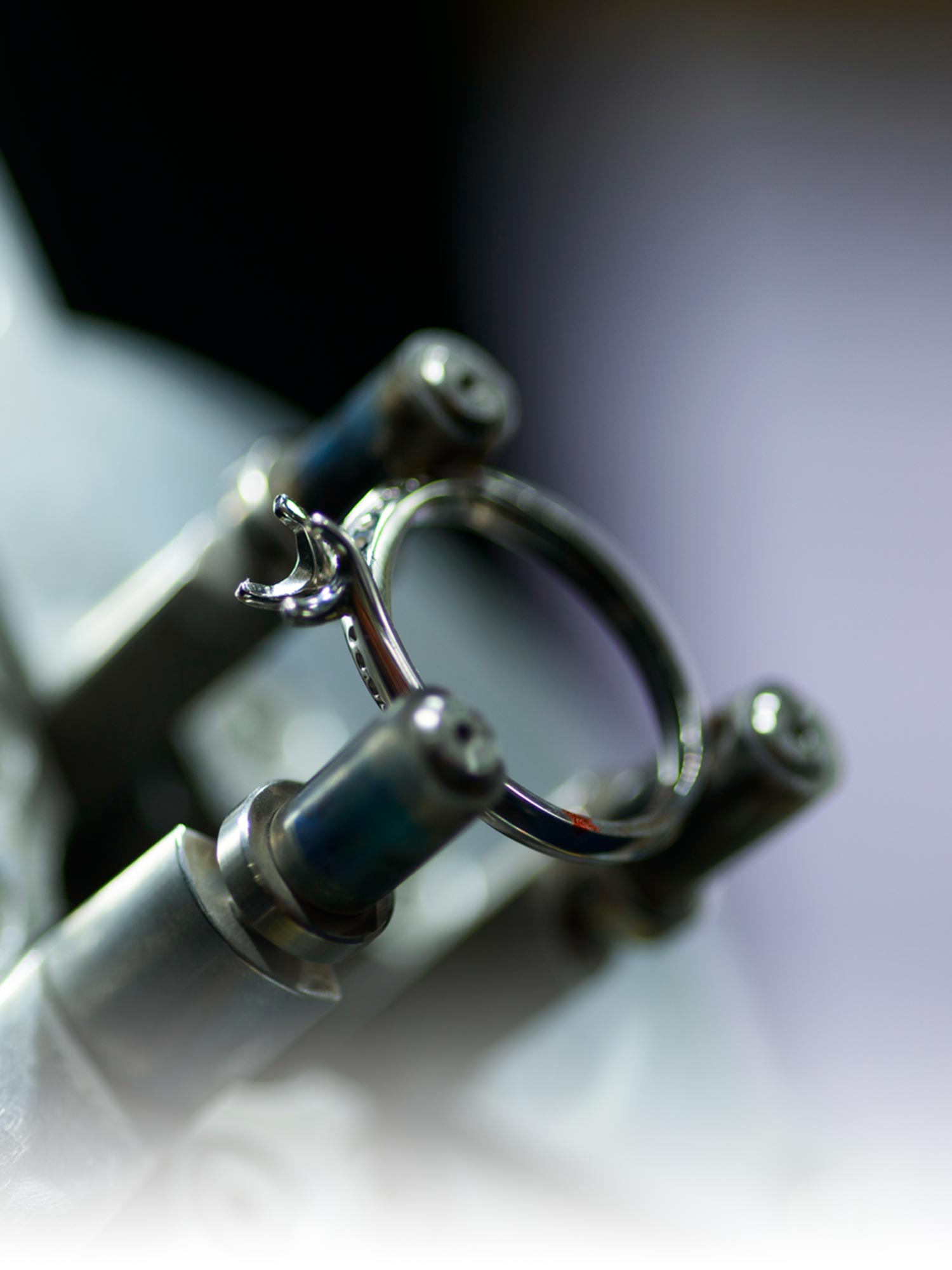 職人が繊細な技術を施します